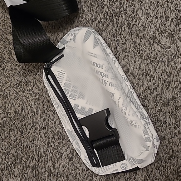 Lululemon - Picture 4 of 4